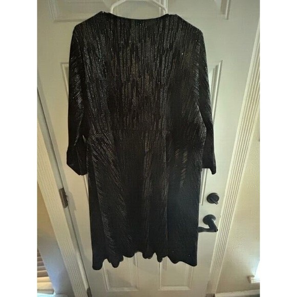 Torrid Dress Womens Size 4 Skater Faux Wrap Black Silver Metallic V-Neck EUC - Picture 5 of 6